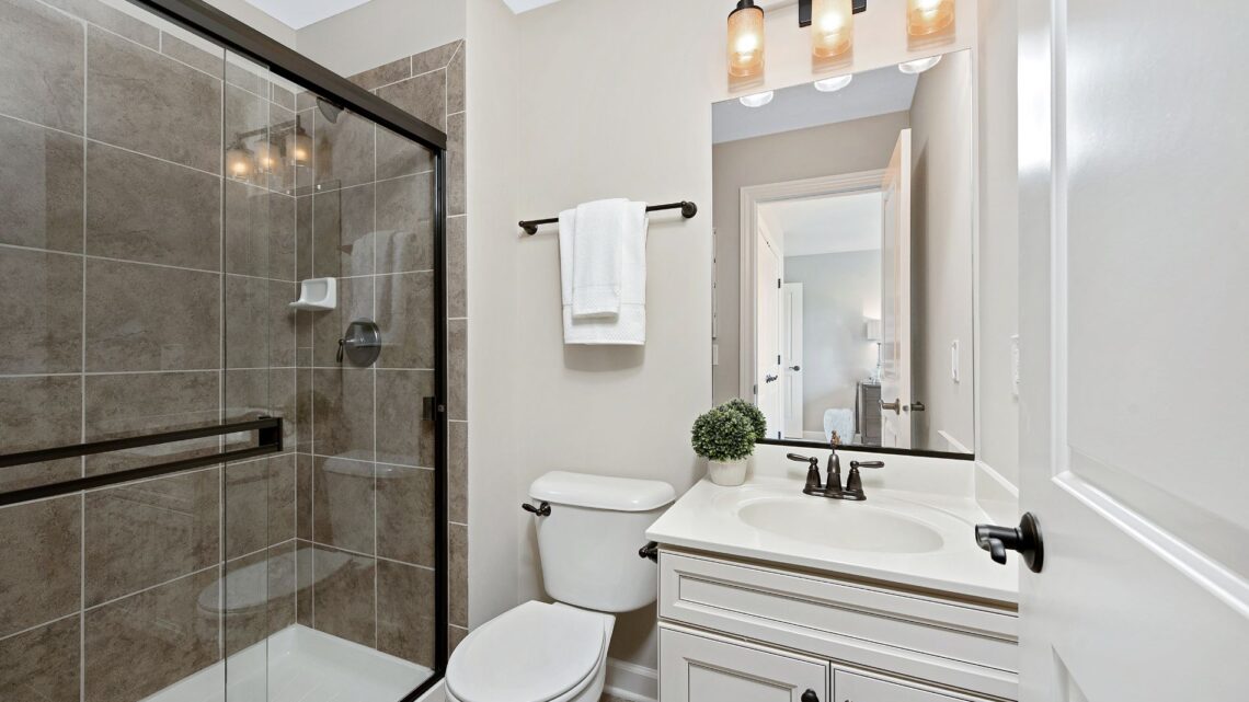 How to Maximize Space in a Small Bathroom Renovation